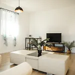 Shine I Apartamento